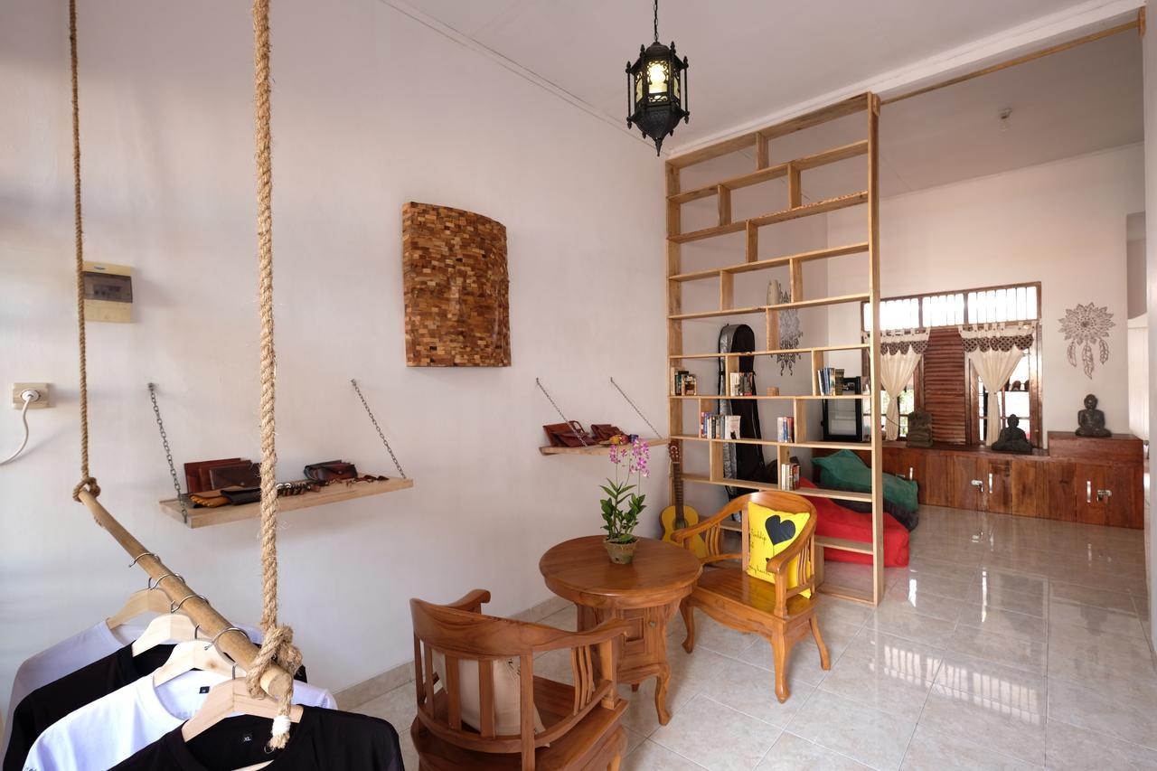 הוסטל יוגיאקרטה Wood Stone מראה חיצוני תמונה